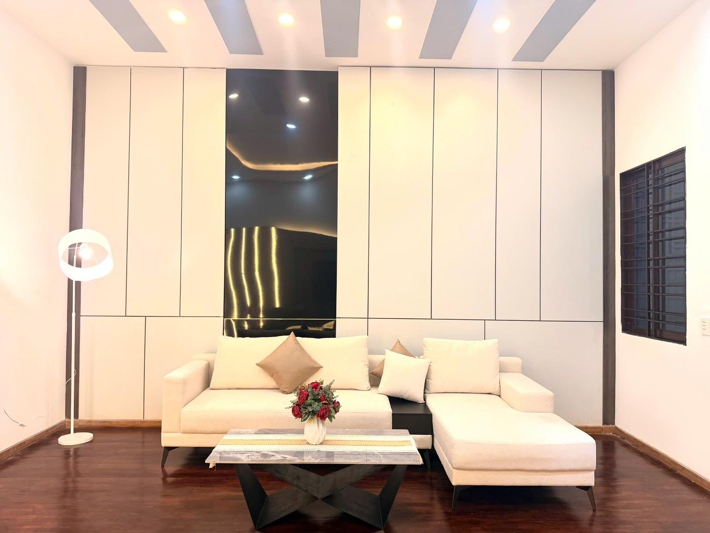 BÁN NHÀ MÊ KIÊN CỐ ĐẸP ĐƯỜNG HỒ XUÂN HƯƠNG